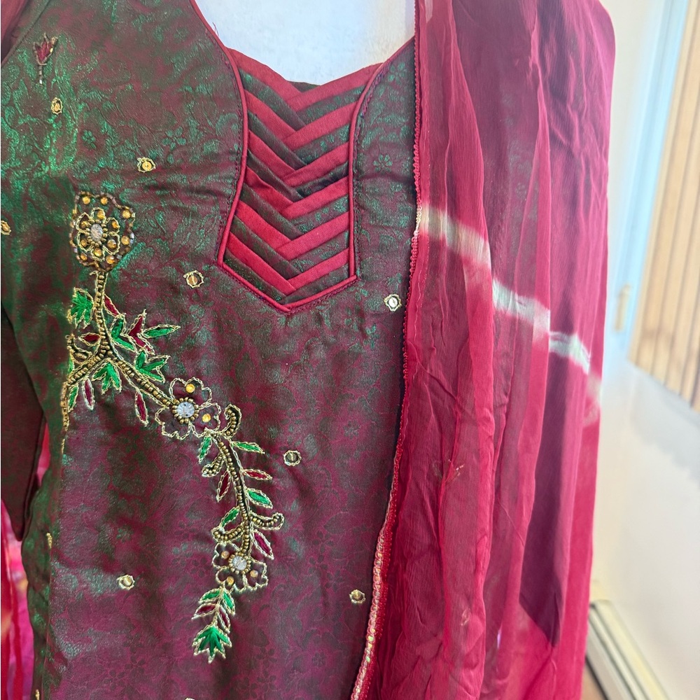 Rich Maroon Embroidered Salwar Suit 3 Piece Set Size S - Picture 9 of 11